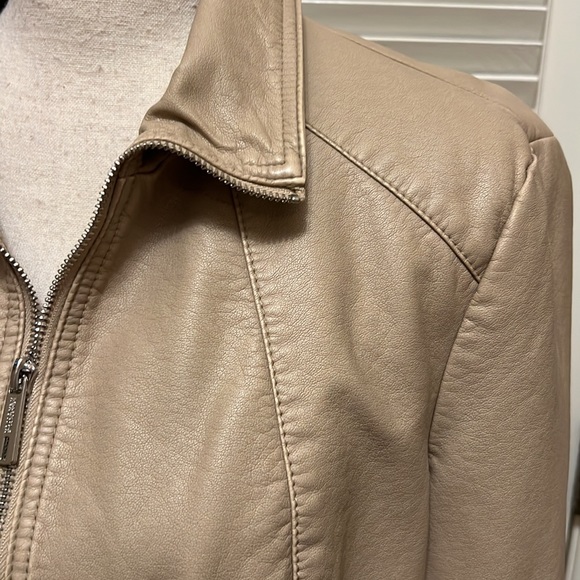 Kenneth Cole Reaction Faux Leather Moto Jacket in Honey, Size Large - Picture 9 of 17